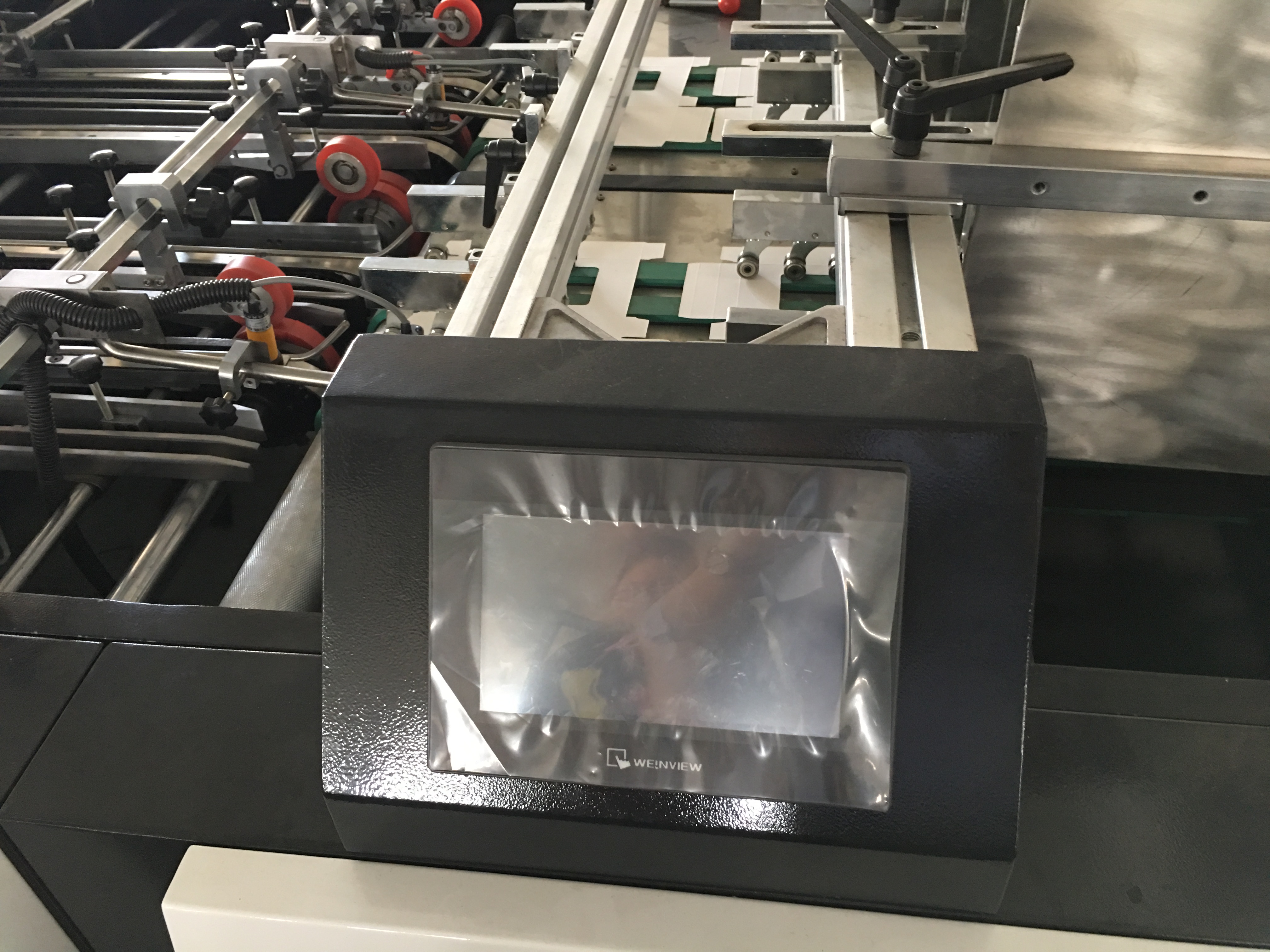 Mesin Laminating Kaca Film Otomatis Untuk Kotak Kertas