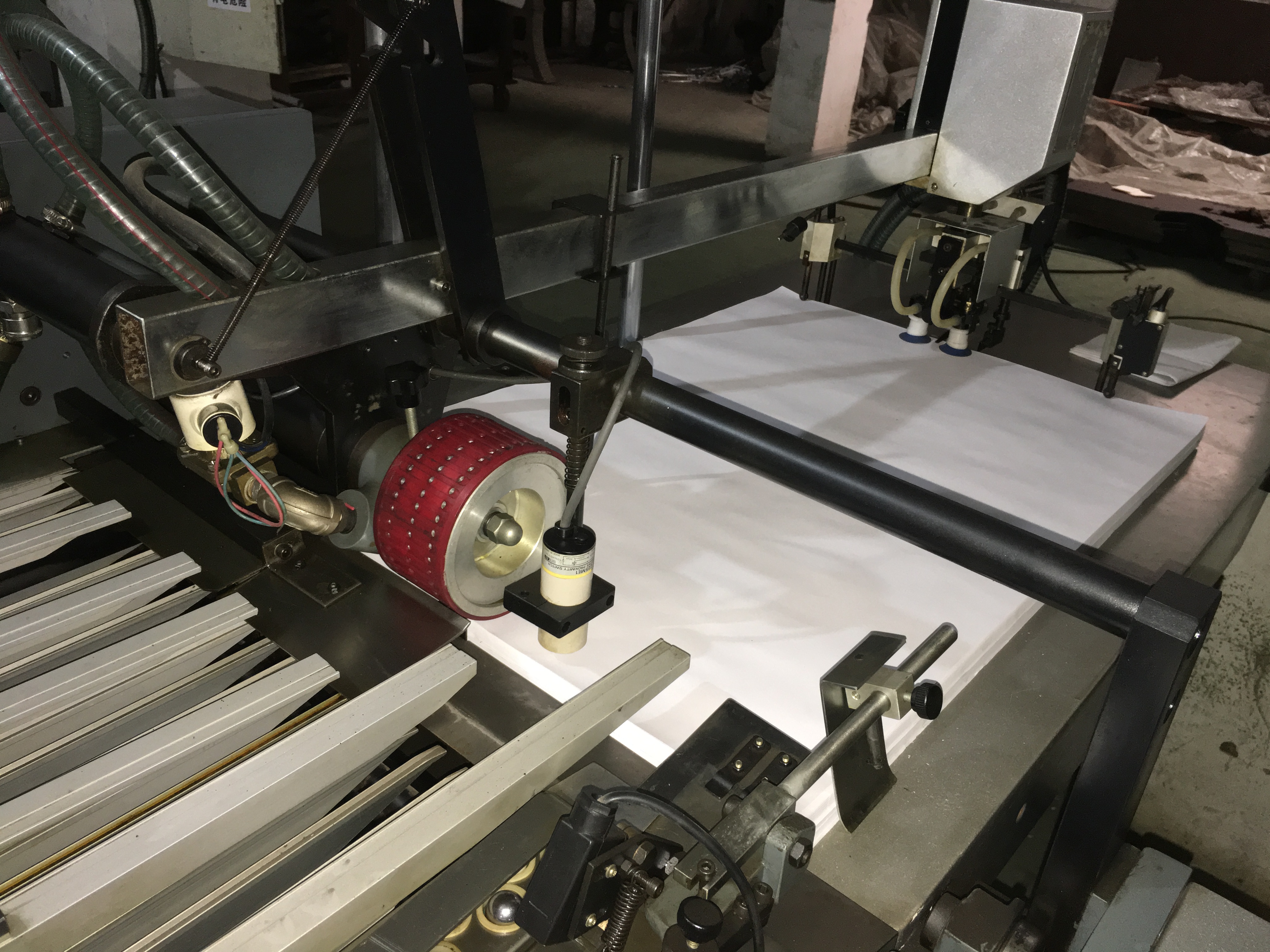 Mesin folder kertas lembaran otomatis kecepatan tinggi